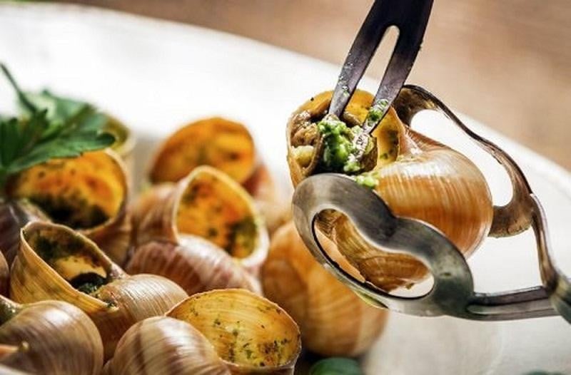 Hiện tại, ốc sên hoa được bán với mức giá khoảng 120.000 đồng/kg – một mức giá vừa túi tiền với nhiều gia đình muốn đổi vị bữa cơm hay nhóm bạn muốn tụ họp cuối tuần