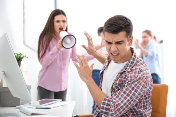 Không ít người không hứng thú với chuyện giao việc, giải quyết tranh cãi hay giám sát tiến độ của cả nhóm.