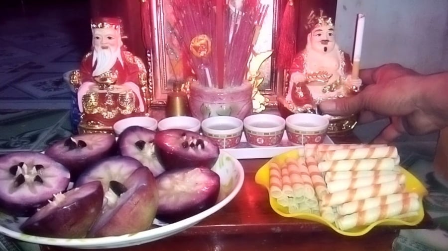 Nếu muốn thay mới, gia chủ phải làm lễ xin phép thần linh, sau đó hóa giải hoặc đem chôn cất cẩn thận. Làm không đúng cách, chẳng những mất lộc mà còn rước vận xui vào nhà.