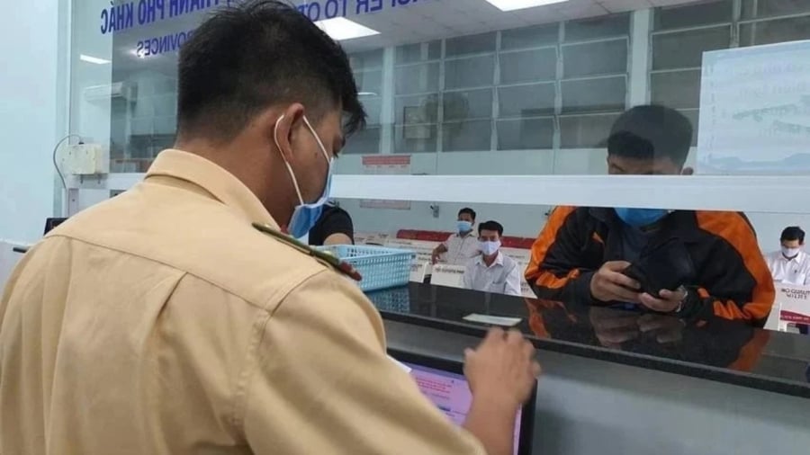 6 trường hợp bắt buộc phải đổi đăng ký xe, biển số xe năm 2025: Người dân chú ý kẻo bị phạt