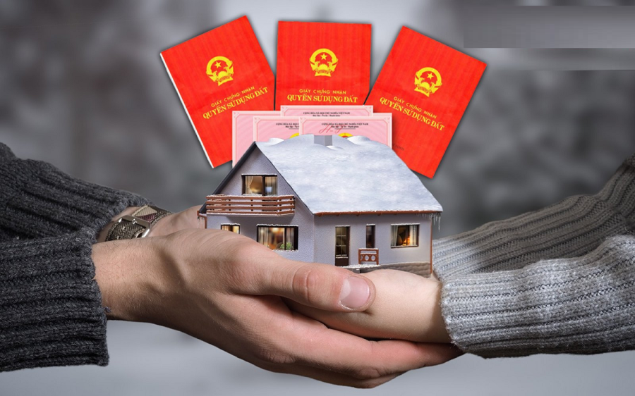 Sang tên Sổ đỏ cho con: Cha mẹ nên để thừa kế hay cho/tặng là tốt nhất?