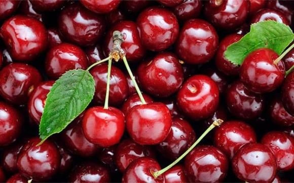 Anh đào là một gợi ý tuyệt vời để bổ sung vào thực đơn trong những ngày “đèn đỏ”.