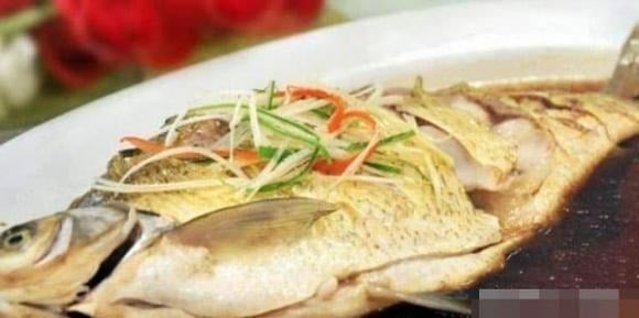 Việc tẩm ướp cá quyết định rất lớn đến hương vị món ăn.