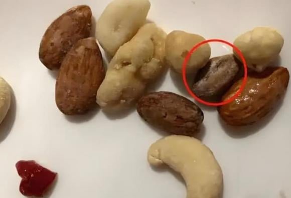 Các loại hạt như hạnh nhân, hạt điều, lạc... thường chứa nhiều protein và chất béo có lợi.