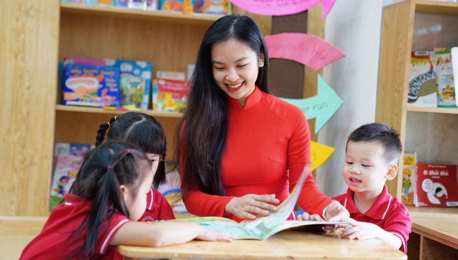 Câu nói “không nên lấy vợ làm ngân hàng” thực chất bắt nguồn từ những định kiến xã hội lâu nay, phần lớn do hiểu nhầm về tính chất công việc.