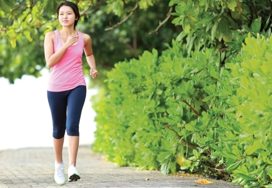 Chuyên gia cho biết mỗi người chỉ cần đi bộ 20-30 phút mỗi sáng là đủ rồi. (Ảnh minh họa)