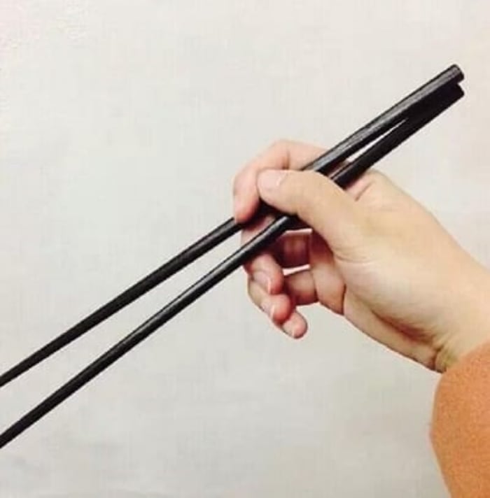 Các cầm đũa phổ biến của nhiều người