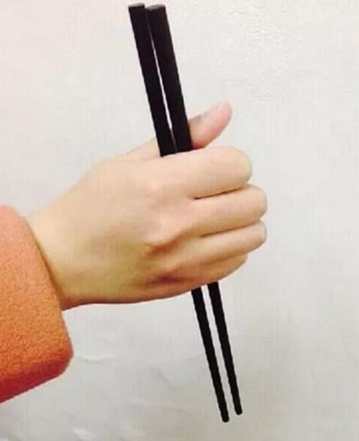 Cách cầm đũa nắm tay