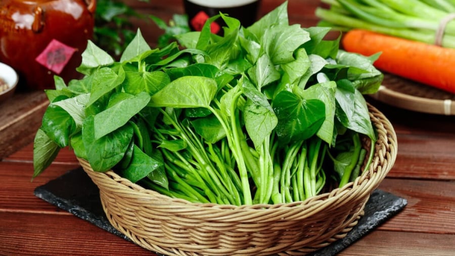 Món rau lang luộc chấm muối vừng hay trộn dầu dấm – đơn giản và dễ làm – có thể trở thành thói quen cuối ngày để chuẩn bị cho giấc ngủ
