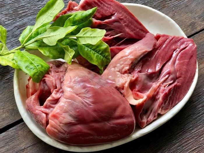 Tim lợn là một trong những bộ phận bổ dưỡng bậc nhất của con lợn, chứa hàm lượng cao protein, vitamin nhóm B (đặc biệt là B12), sắt và kẽm.