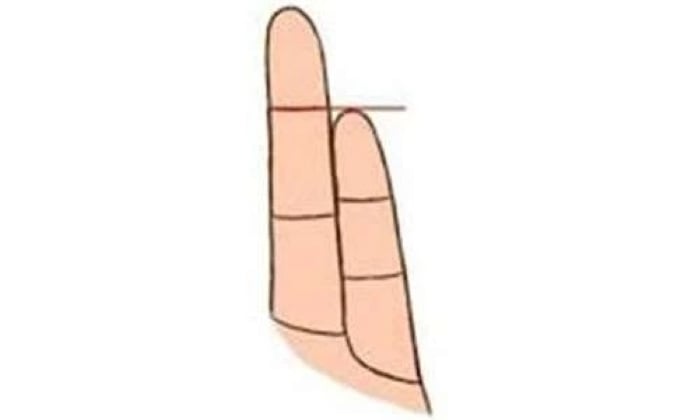 Phụ nữ có ngón út dài bằng 2 đốt ngón áp út. (Ảnh minh họa)