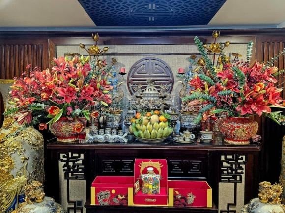 Hoa ly nổi bật với vẻ ngoài sang trọng, kiêu sa cùng hương thơm nồng nàn, thường được lựa chọn trong nhiều dịp trang trí, chụp ảnh hay sự kiện trọng đại.