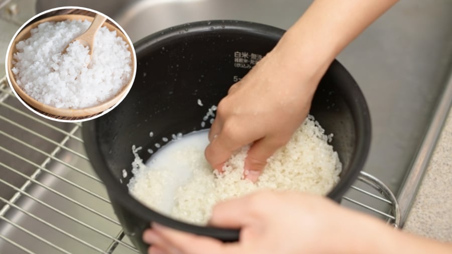 Thêm muối khi vo gạo sẽ giúp gạo sạch hơn, dẻo thơm và lâu bị thiu hơn.