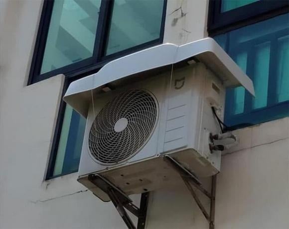 Nhiều người nghĩ rằng việc che chắn dàn nóng điều hòa bằng mái che hay bạt phủ là hành động bảo vệ máy, giúp kéo dài tuổi thọ thiết bị.