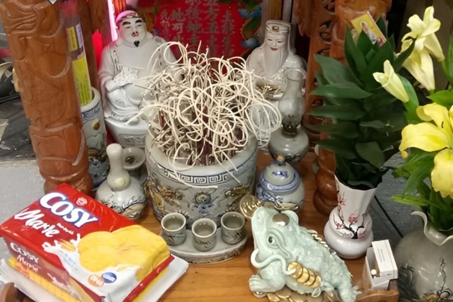 Hết Rằm hạ gấp thứ này khỏi ban thờ thần Tài, giữ cố Lộc tiêu tán hết