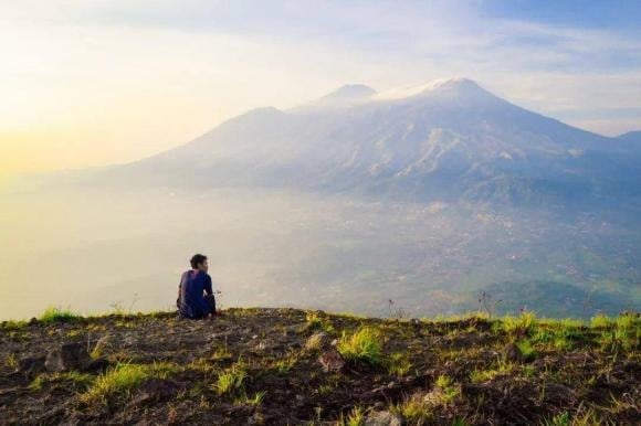 Talmud dạy rằng: mỗi người đều mang hai chiếc túi – một treo trước ngực chứa lỗi lầm của người khác, một đeo sau lưng cất giấu sai sót của chính mình.