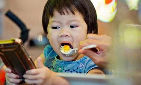 Sự trưởng thành của con không thể đến từ việc cha mẹ làm thay tất cả, mà chỉ đến khi con hiểu được giá trị của lao động, thấu cảm với nỗi vất vả của người nuôi dưỡng mình.