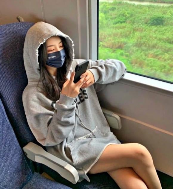 Không ít người biến Facebook thành nơi “xả” cảm xúc tiêu cực – từ bức xúc trong công việc, mâu thuẫn gia đình đến những điều nhỏ nhặt trong cuộc sống.