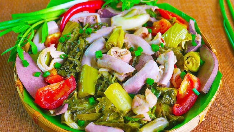 Không chỉ có lượng cholesterol cao, lòng lợn còn tiềm ẩn nguy cơ chứa các chất có hại cũng như dễ bị nhiễm khuẩn, nhiễm ký sinh trùng.
