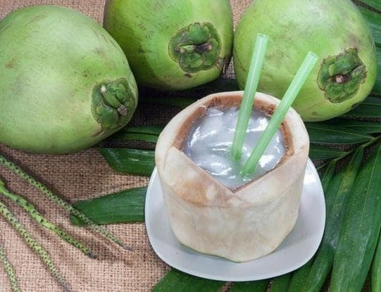 Một cốc nước dừa (240ml) chỉ chứa khoảng 6g carbohydrate tiêu hóa và 3g chất xơ – rất lý tưởng cho người tiểu đường.
