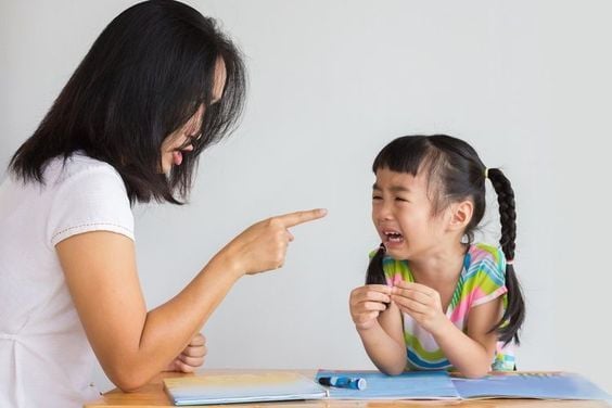 Uốn nắn ngay khi trẻ chỉ biết đòi hỏi