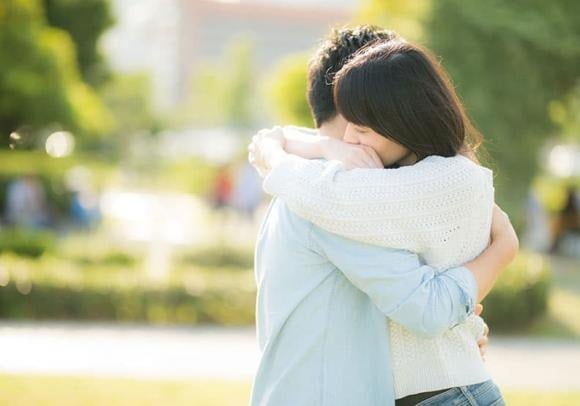 Nhiều người đàn ông ngoại tình không hẳn vì yêu, mà vì họ cảm thấy cái được nhiều hơn cái mất.