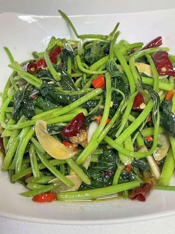 Ít ai ngờ rằng, loại rau dân dã bị xem nhẹ ấy lại chính là “vị tướng” thầm lặng trong cuộc chiến chống ung thư.    