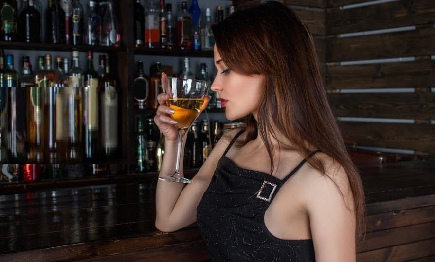 Tôi làm trong lĩnh vực kinh doanh, và đôi khi để chốt được hợp đồng hay kiếm được hoa hồng, việc tiếp khách, uống rượu là điều khó tránh.
