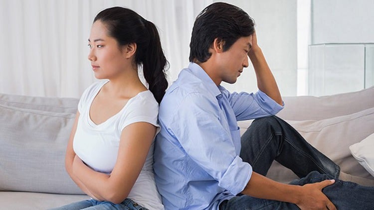 Từ đó, sự im lặng thay thế giao tiếp, sự bất mãn thay thế tình cảm. Cửa sổ đầu tiên đã vỡ – và rồi, hàng loạt những “vết nứt” khác theo sau.    