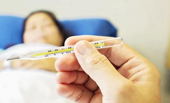 Bác sĩ Khanh nhấn mạnh mức độ khó lường và diễn tiến nhanh chóng của sốt xuất huyết nặng: