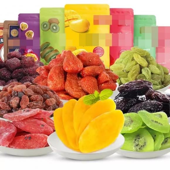 Các loại trái cây sấy khô, mứt, trái cây đóng hộp hay kẹo trái cây nhìn thì hấp dẫn với hương vị ngọt ngào, chua nhẹ, tiện lợi khi sử dụng, nhưng thực tế lại tiềm ẩn nhiều rủi ro.    