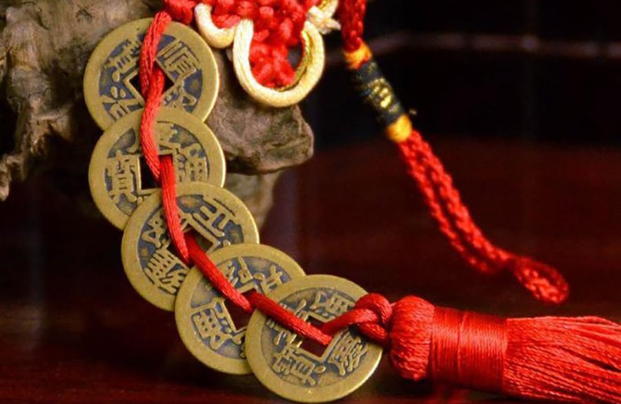 Đừng trưng này tiền xu, tiền đồng cổ cũ trong cửa hàng kẻo mang âm khí xui xẻo cho chuyện buôn bán. (Ảnh minh họa)