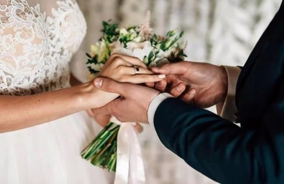 Họ không ly hôn vì sợ bị phán xét, sợ đơn độc, sợ rời bỏ cái “vỏ” an toàn mang tên hôn nhân.