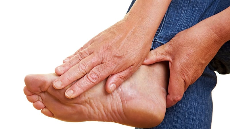 Tê, yếu một bên tay hoặc chân