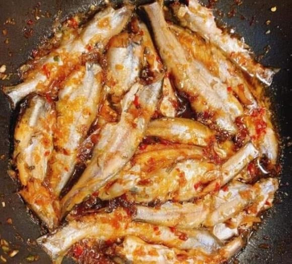 Cá xác từng là nguyên liệu quen thuộc trong bữa cơm nhà nghèo. 