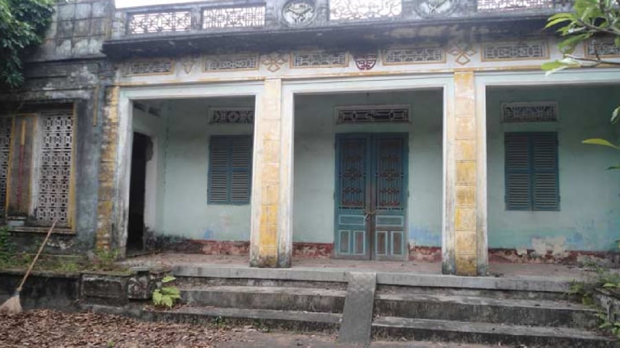 Một căn nhà thiếu ánh sáng, bí bách, cây cối héo úa mang lại nguồn năng lượng xấu cho người sống trong nhà.