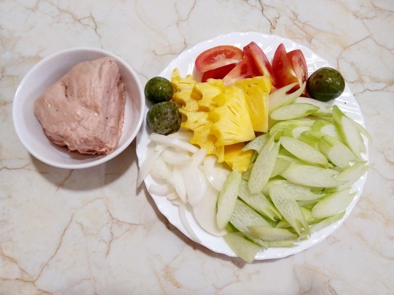 Nguyên liệu nấu canh chua mọc dọc mùng