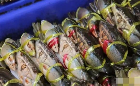 Cua sông, cua đồng là món khoái khẩu với nhiều người, nhưng nếu cua đã chết trước khi được chế biến thì mức độ nguy hiểm có thể còn vượt xa cả thực phẩm mốc. 
