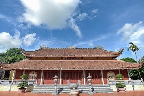 Điện thoại là vật được sử dụng thường xuyên, tiếp xúc với nhiều môi trường, kể cả khi tay không sạch hoặc mang theo vào nhà vệ sinh.