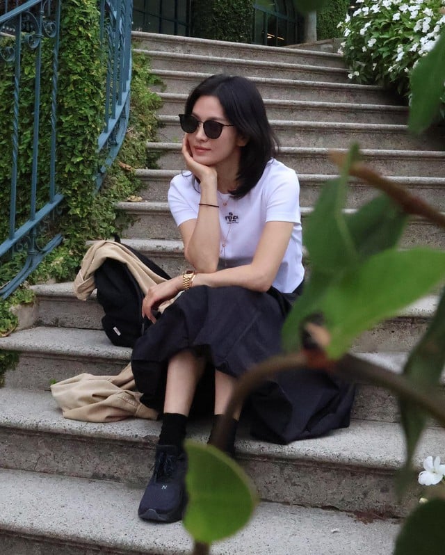 Sự kết hợp này vừa cá tính vừa nữ tính.
