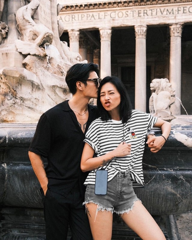 Phù hợp cho ngày hè, bộ đôi này mang đến vẻ cá tính nhưng vẫn hài hòa. 