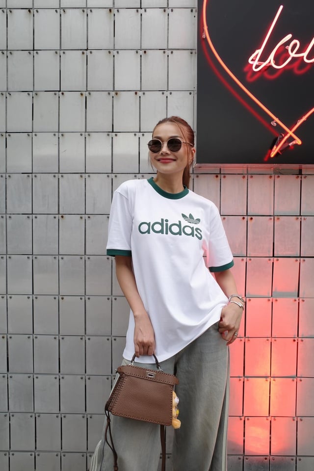Jeans xám mang lại nét cá tính và trang nhã.