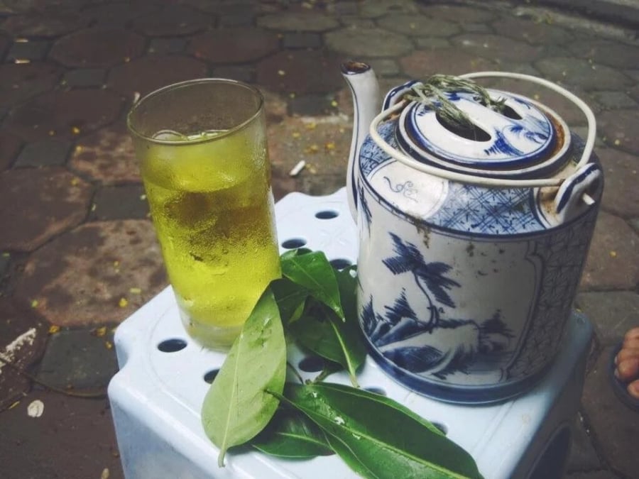Nếu uống lâu dài, tác động tiêu cực sẽ càng rõ rệt, khiến cơ thể mệt mỏi, mất cân bằng điện giải và ảnh hưởng đến thận.