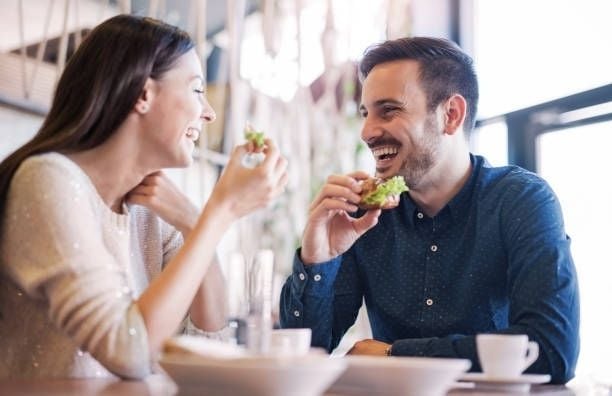 Người chồng yêu vợ sẽ lắng nghe và tôn trọng vợ