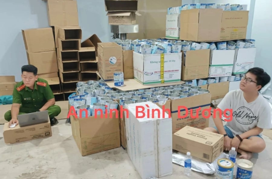 Ngày 8/1, lực lượng chức năng bắt quả tang nhóm 5 đối tượng sản xuất hơn 3 tấn bột ngọt giả nhãn hiệu AJINOMOTO và hạt nêm Knorr.