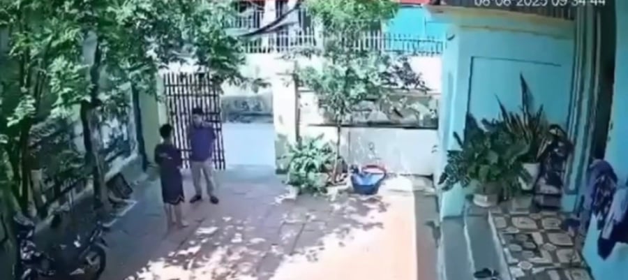 Theo ông Tinh, nhà trường đã tạm dừng toàn bộ công việc chuyên môn của thầy T. để thầy dành thời gian hỗ trợ gia đình chăm sóc học sinh.