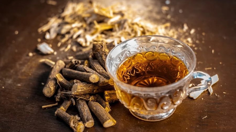 Cam thảo mang lại nhiều lợi ích cho sức khỏe, trong đó có việc hỗ trợ kiểm soát đường huyết.