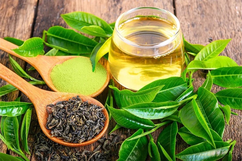 Trà xanh vốn nổi tiếng với khả năng chống oxy hóa và thanh lọc cơ thể. 