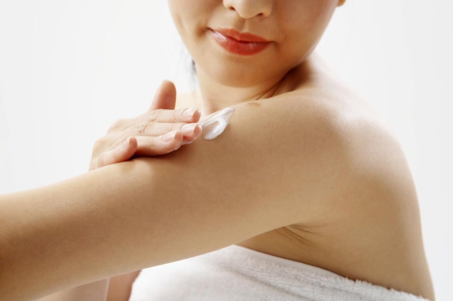 Hãy tập thói quen thoa kem chống nắng body mỗi ngày