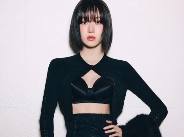Moon Ga Young từng gây bất ngờ khi thử nghiệm kiểu tóc bob ngang cằm sắc sảo.